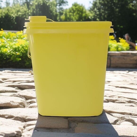 Tupperware Beverage Buddy Yellow Pitcher 792-7 Vintage Store & Pour 1 Quart - Picture 16 of 16
